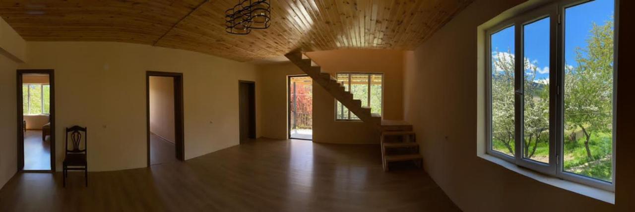 Guesthouse Caucasus Mestia Exteriör bild