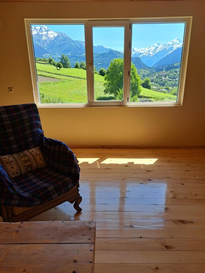 Guesthouse Caucasus Mestia Exteriör bild
